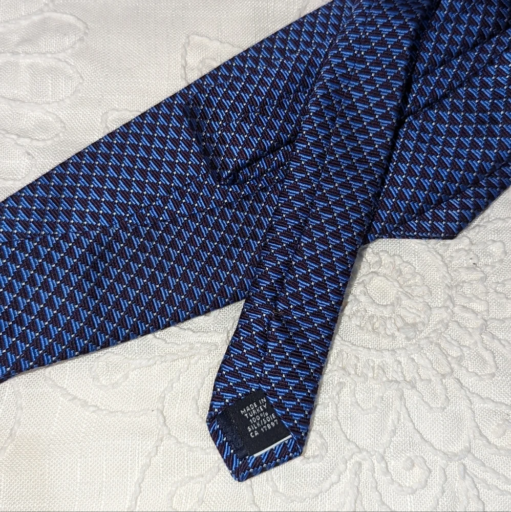 Banana Republic Silk Tie - Picture 3 of 4